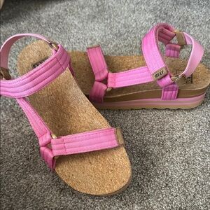 Reef Women's Vibrant Pink Sandals
